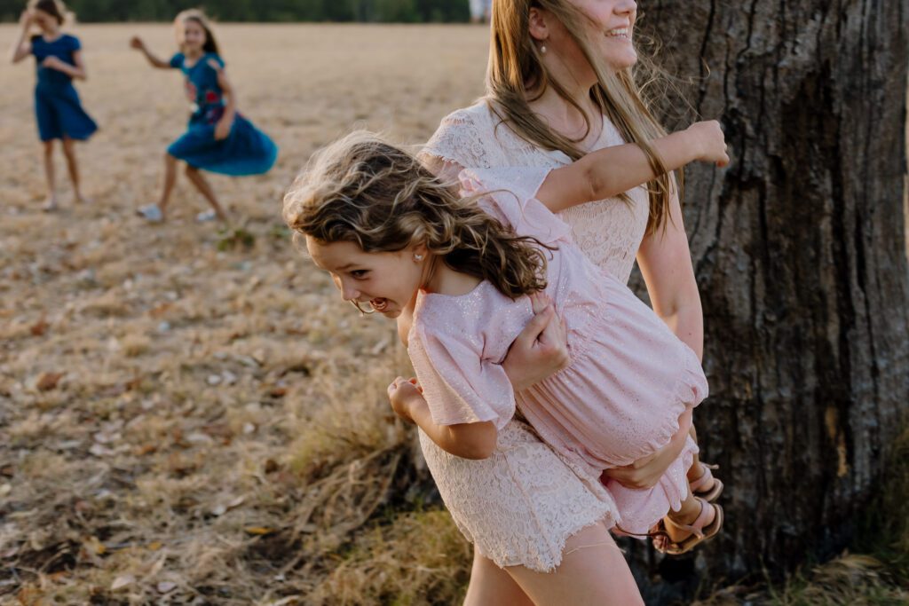 kids won’t behave photoshoot, natural family photography tips, perth family photographer, relaxed family photo session