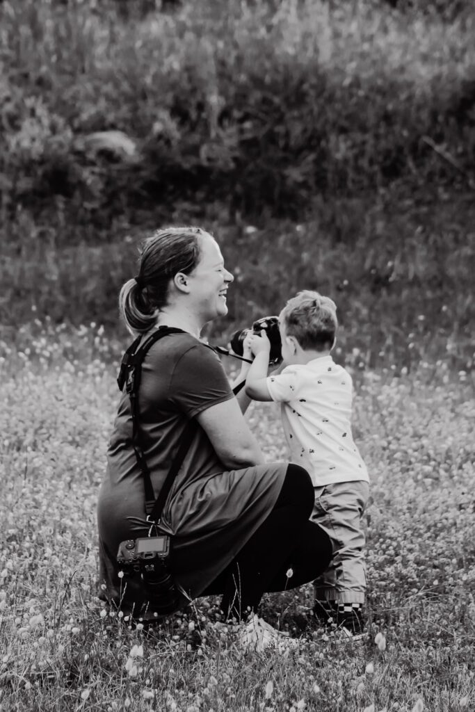 eileen devereux photographing a perth family session at golden hour