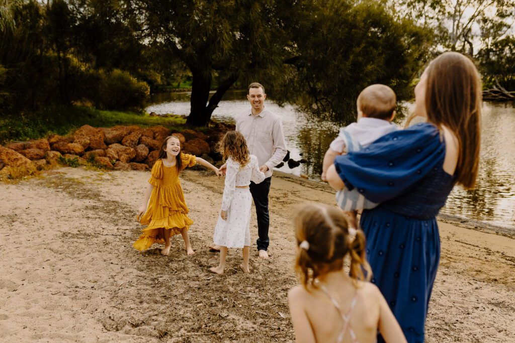 family photographer in Perth
Perth family photographer Eileen Devereux capturing natural family portraits