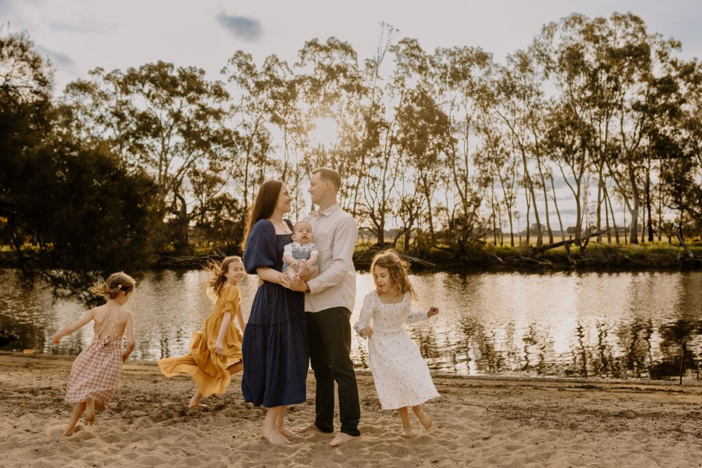 family photographer in Perth's northern suburbs
Perth family photographer Eileen Devereux capturing natural family portraits