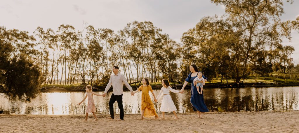 family photographer in Perth's northern suburbs
Perth family photographer Eileen Devereux capturing natural family portraits
