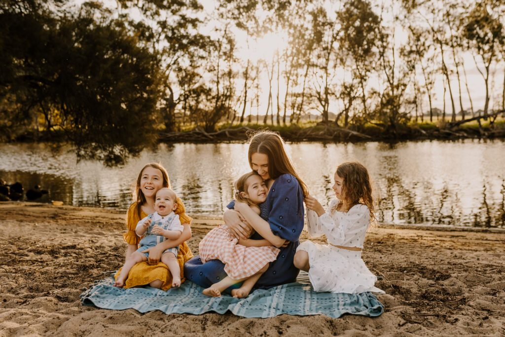 family photographer in Perth's northern suburbs
Perth family photographer Eileen Devereux capturing natural family portraits